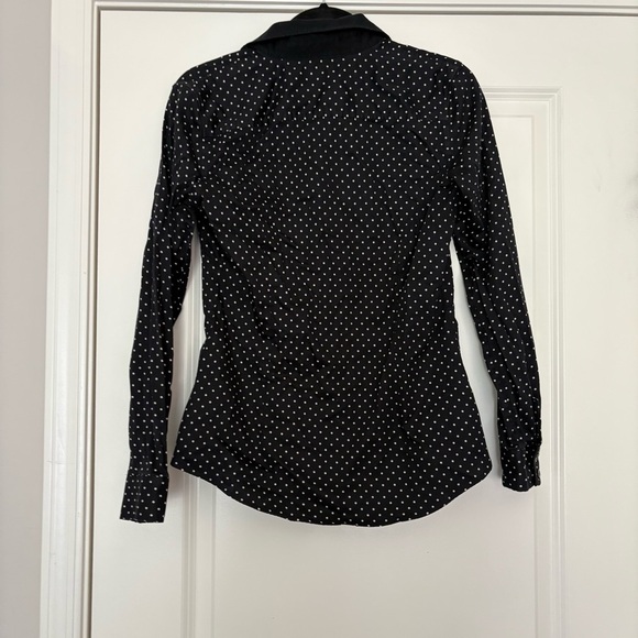 Banana Republic Women’s Black & White Polka Dot Tailored Non-Iron Shirt - Picture 7 of 9